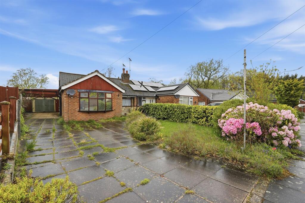 2-bed semi-detached on Clevedon Close, Macclesfield, £300,000
