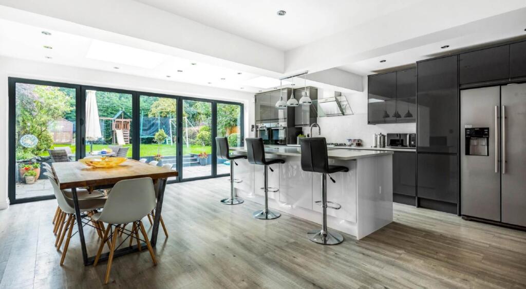 Hartfield Avenue, Elstree photo 3