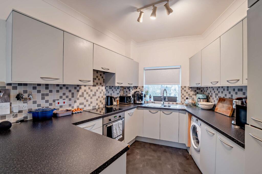 Apartment in Swindon, Haydon Wick - View 4