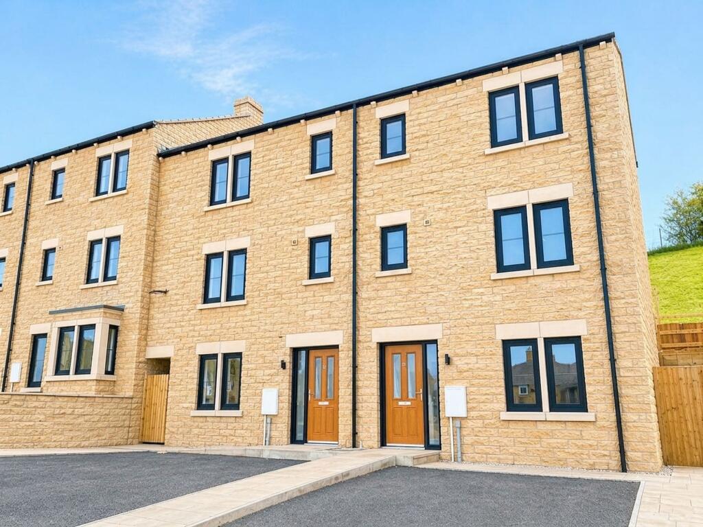 3-bed house on Hadfield, Glossop, SK13, £360,000