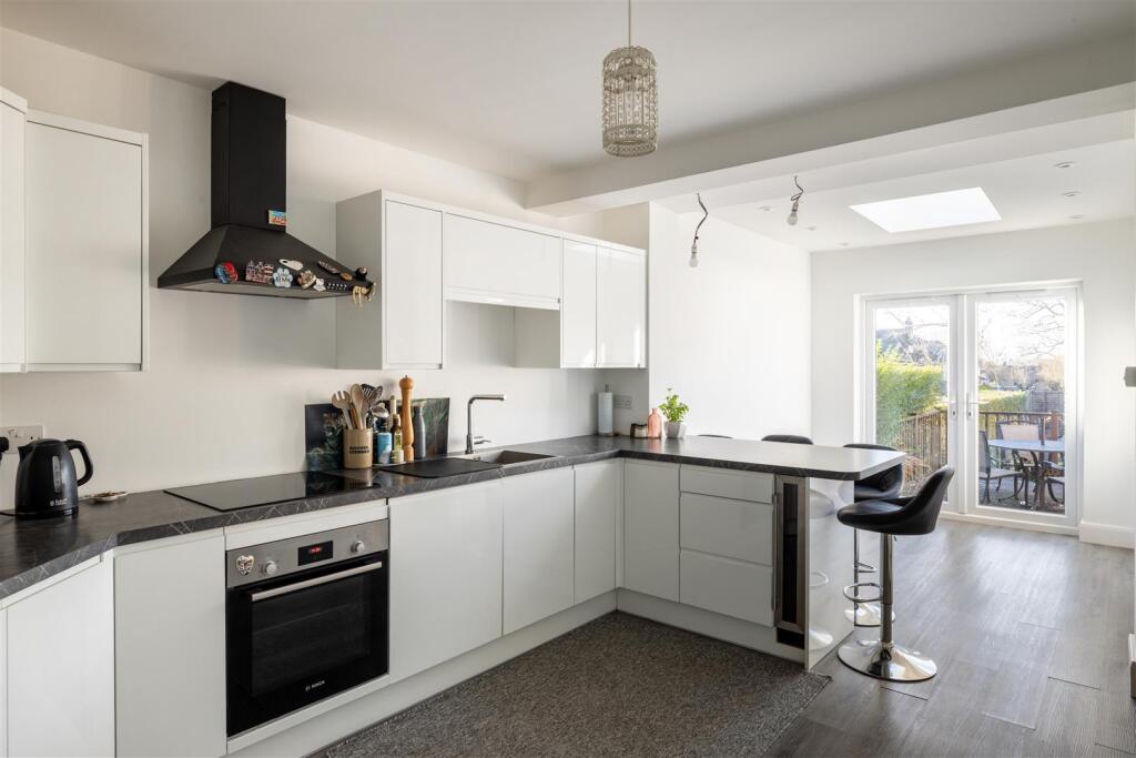 Clarence Walk, Redhill - View 4