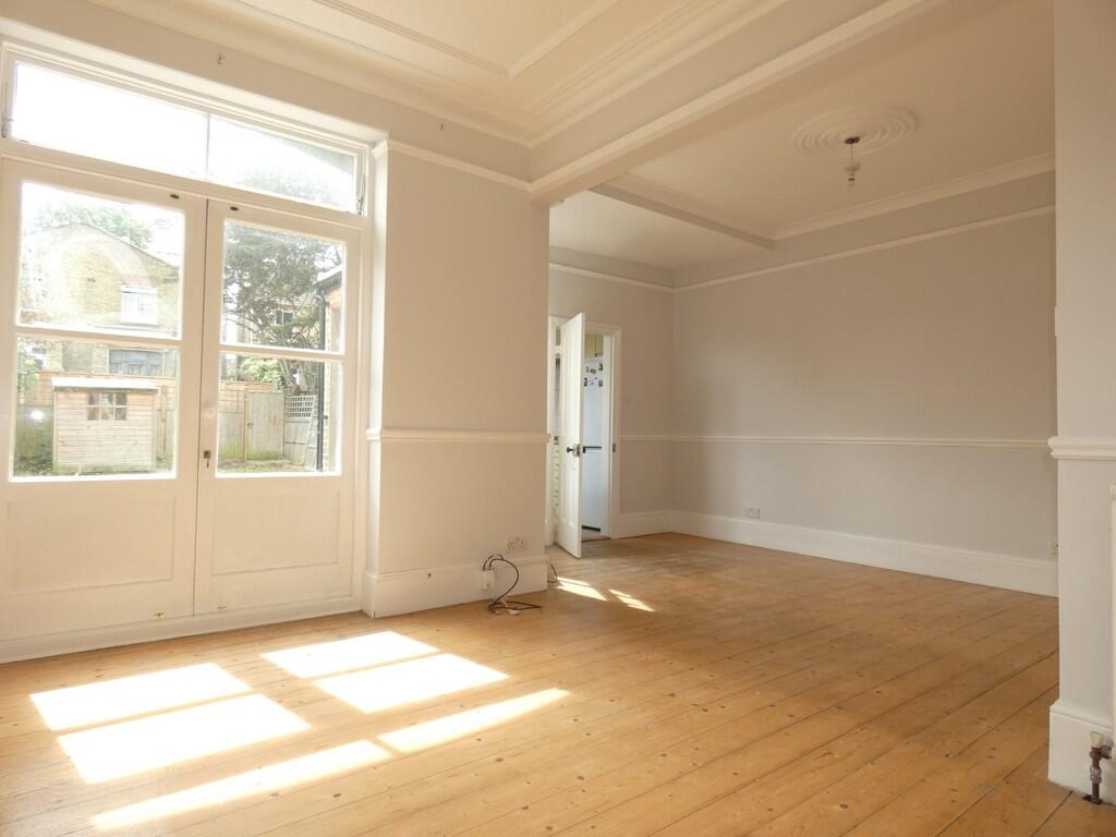 House in London - View 2