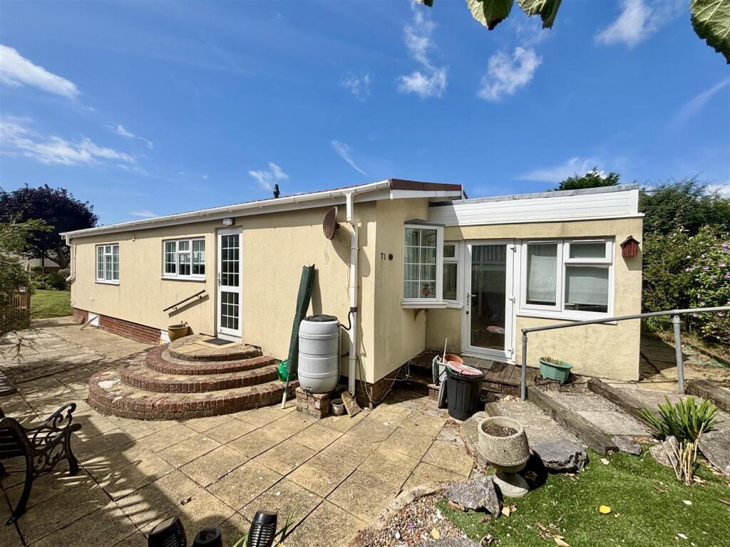 2-bed caravan on South Coast Road, Peacehaven, £150,000