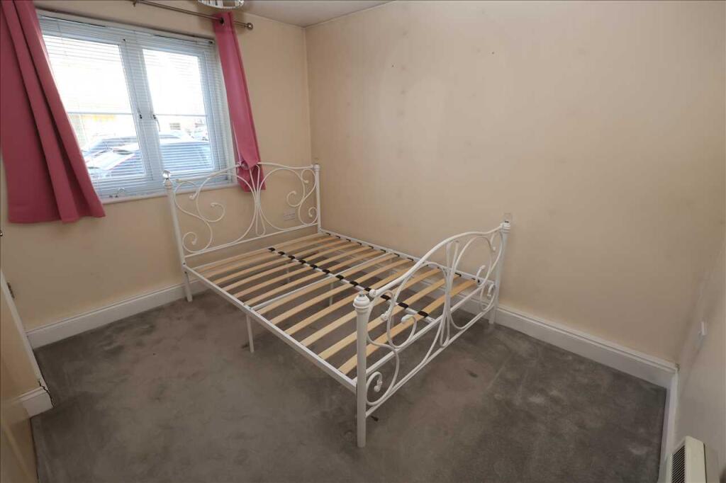 Telford Drive, Cippenham photo 4