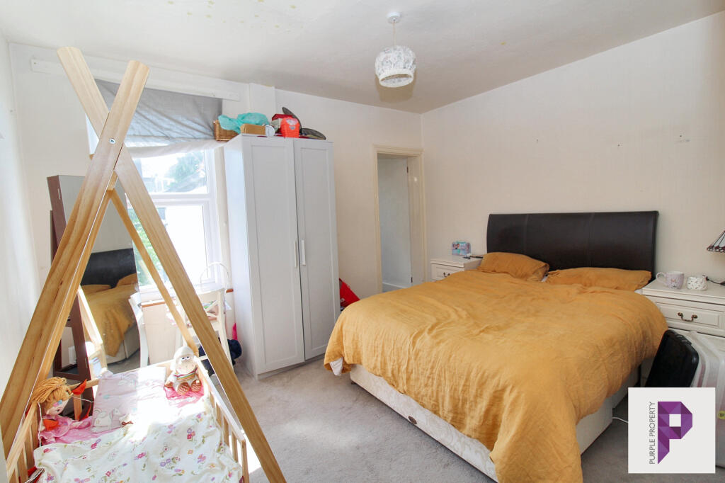 House in Gillingham, Medway - View 5
