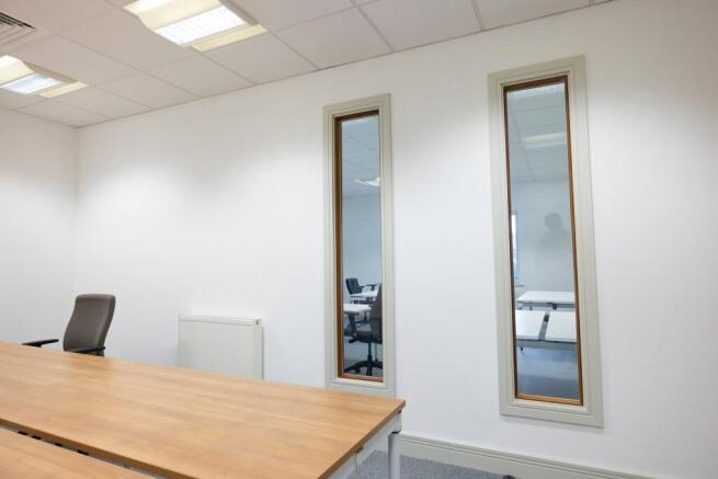 Office (33) 1600sqft