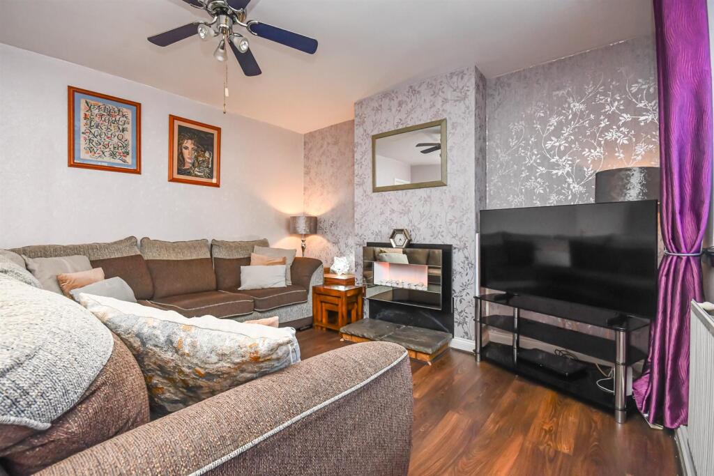 Smout Crescent, Bilston photo 4