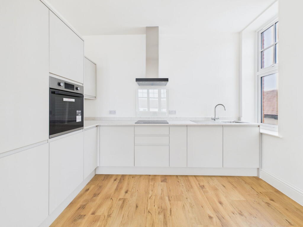 Apartment in Worthing, West Sussex - View 3