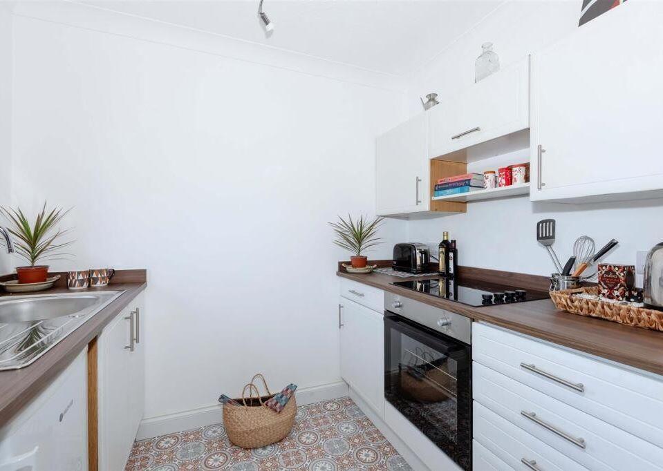 Apartment in Worthing, Goring-by-Sea - More