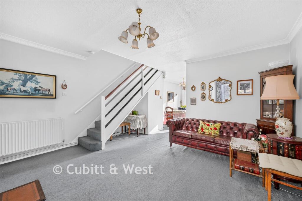House in Sutton - More