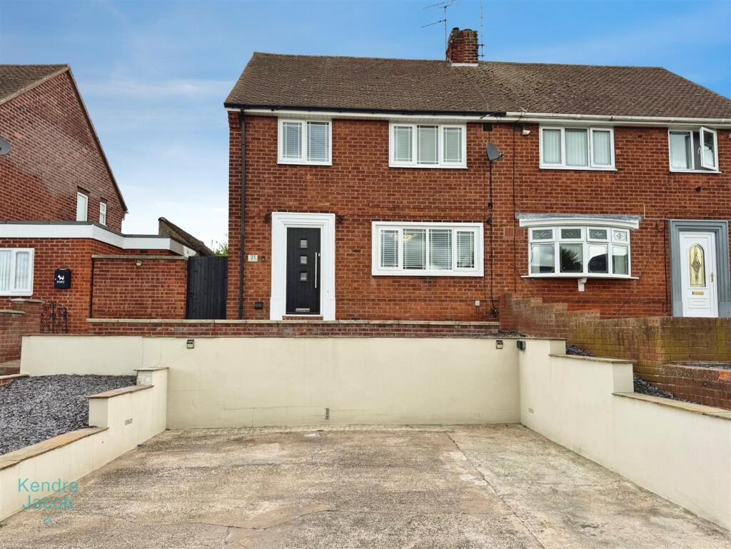 3-bed semi-detached on Sitwell Road, Worksop, £195,000
