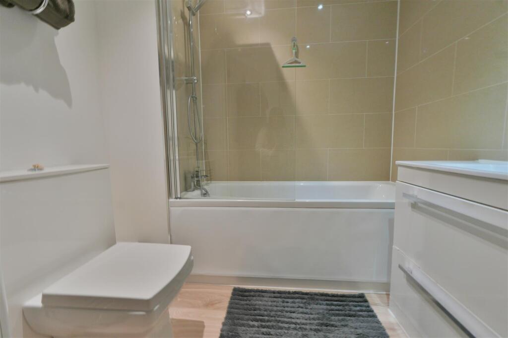 Apartment in Slough - View 5