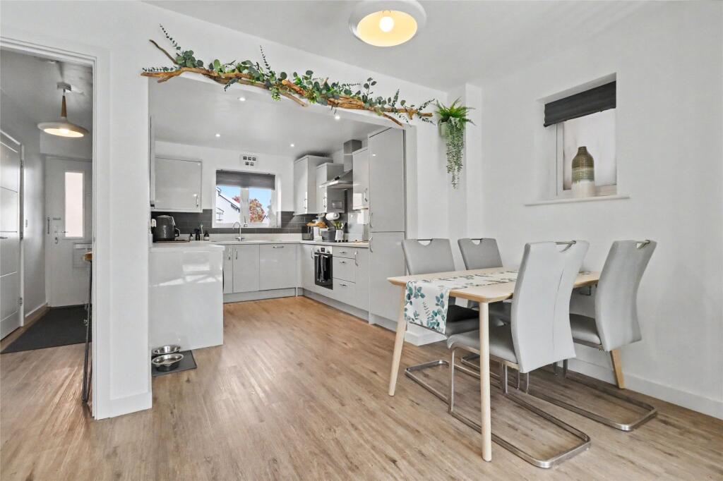 Honey Farm Close, South Molton, Devon, EX36 photo 4