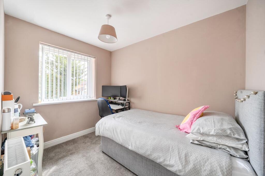 House in Swindon, Hillmead Industrial Estate, West Swindon - More