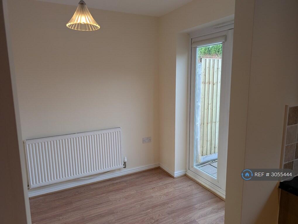 House in Stoke-on-Trent - View 5