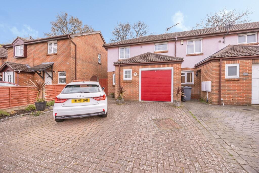 Main image of property: Amethyst Grove, Waterlooville, Hampshire, PO7