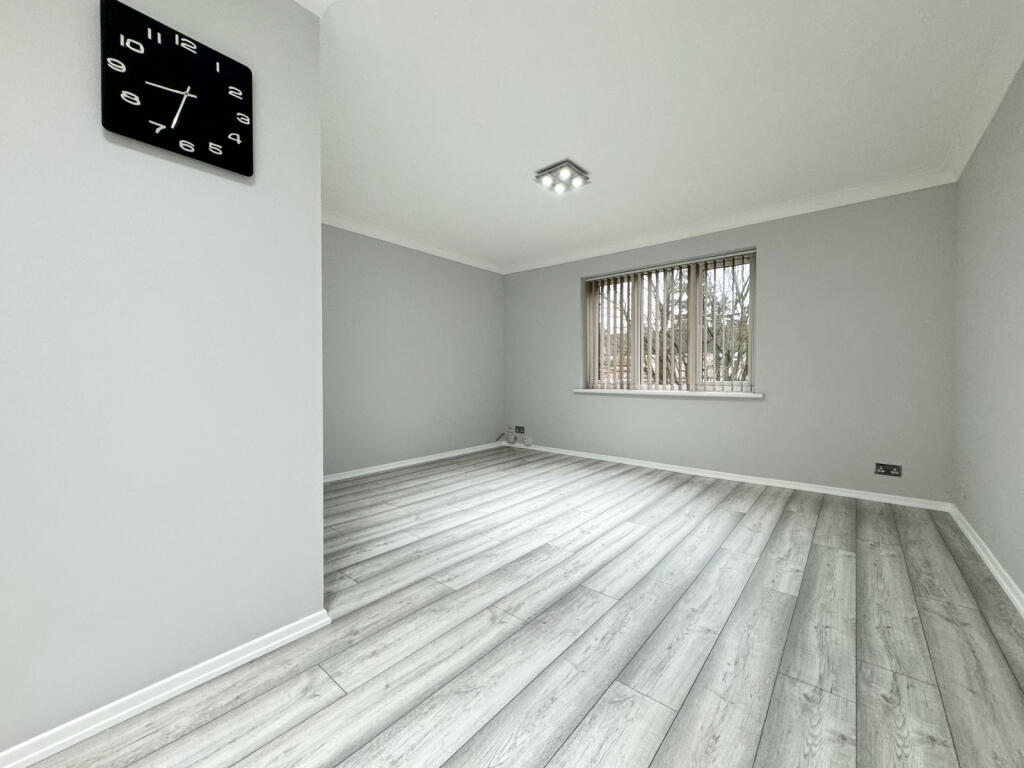 1-bed flat on Ainsley Close, London, N9, £230,000