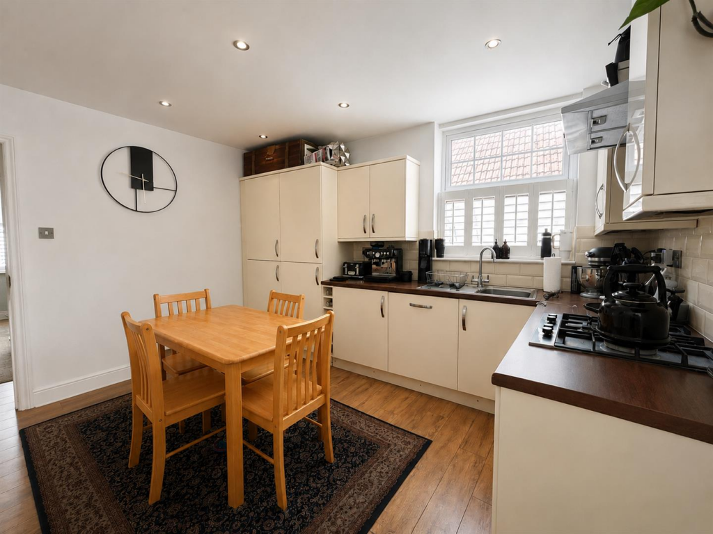 Apartment in Brentwood, Warley - More