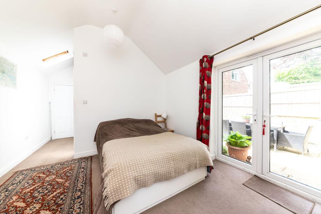 House in Vale of White Horse, Harwell - More