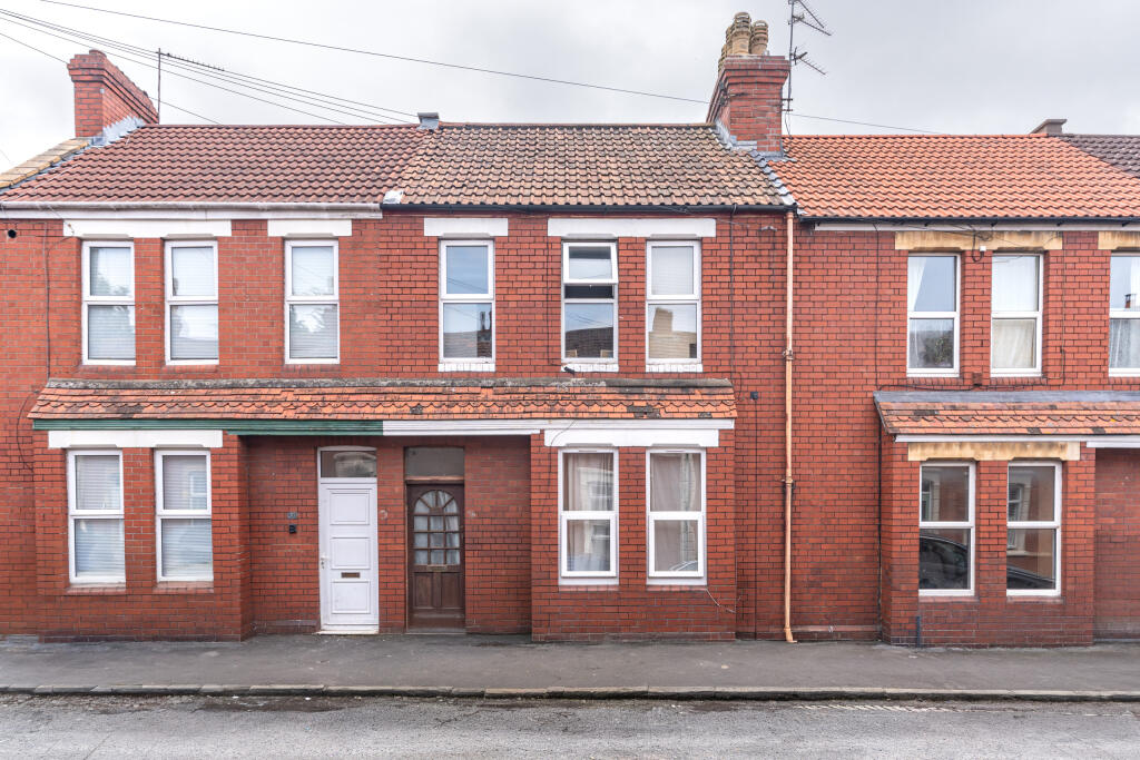 2-bed flat on Priory Road, Shirehampton, Bristol, £180,000