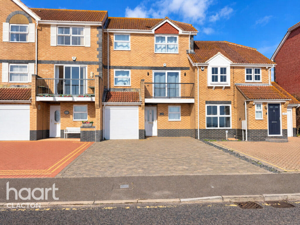 3-bed house on Selsey Avenue, Clacton-On-Sea, £400,000