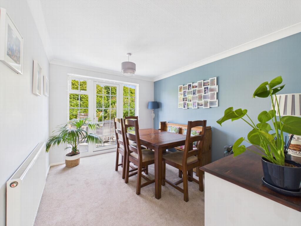 Woodhall Close, Cuckfield, RH17 photo 4