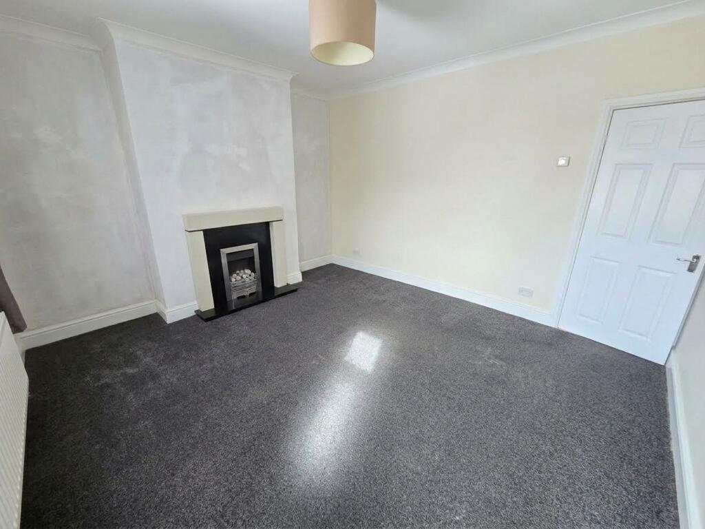House in Barnsley, Upper Cudworth - View 3