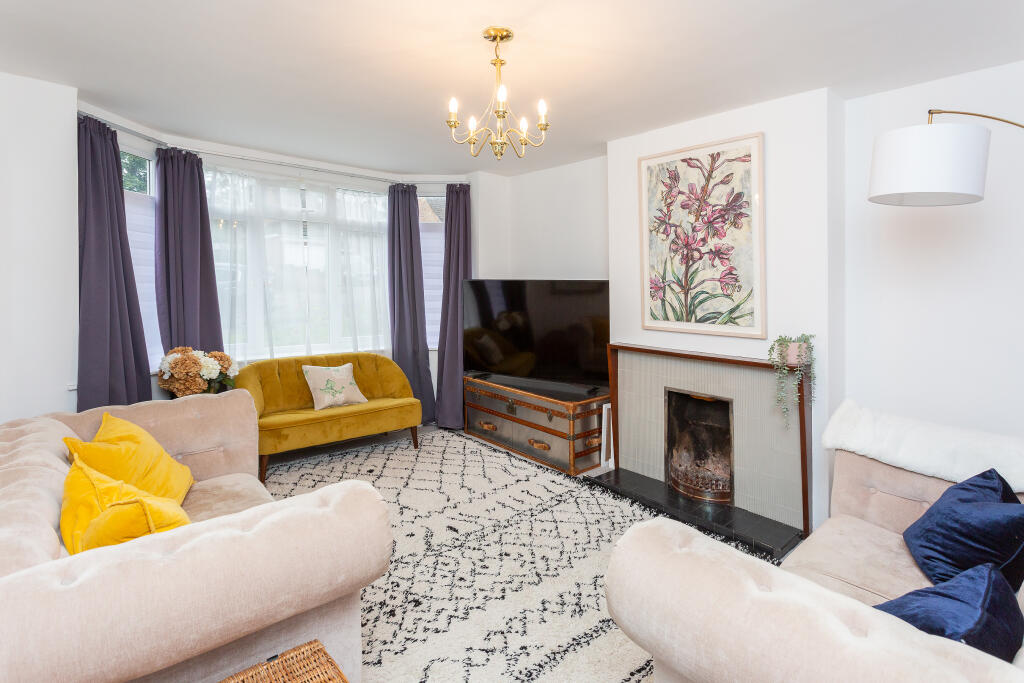 House in Harpenden, Wood End - View 3