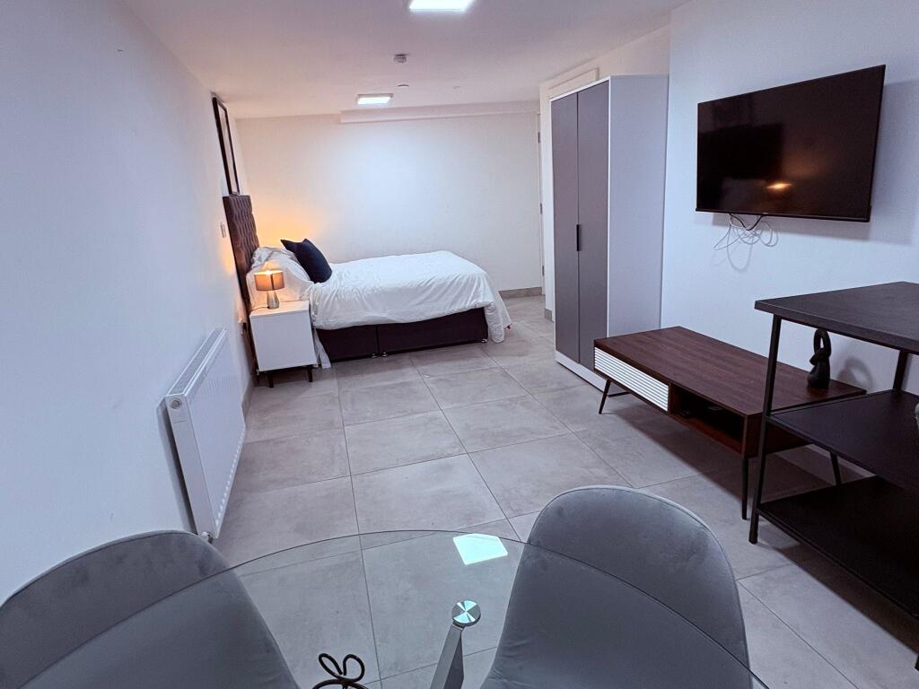 Main image of property: Flat 2, 21 Silver Street