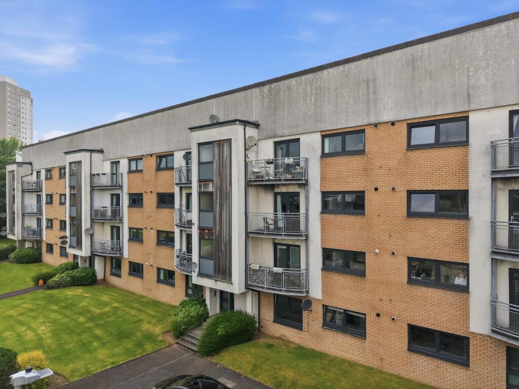 Main image of property: 0/2, 10 Newburgh Street, Shawlands, G43 2XR