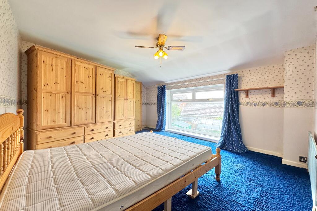House in Fareham, Locks Heath - More