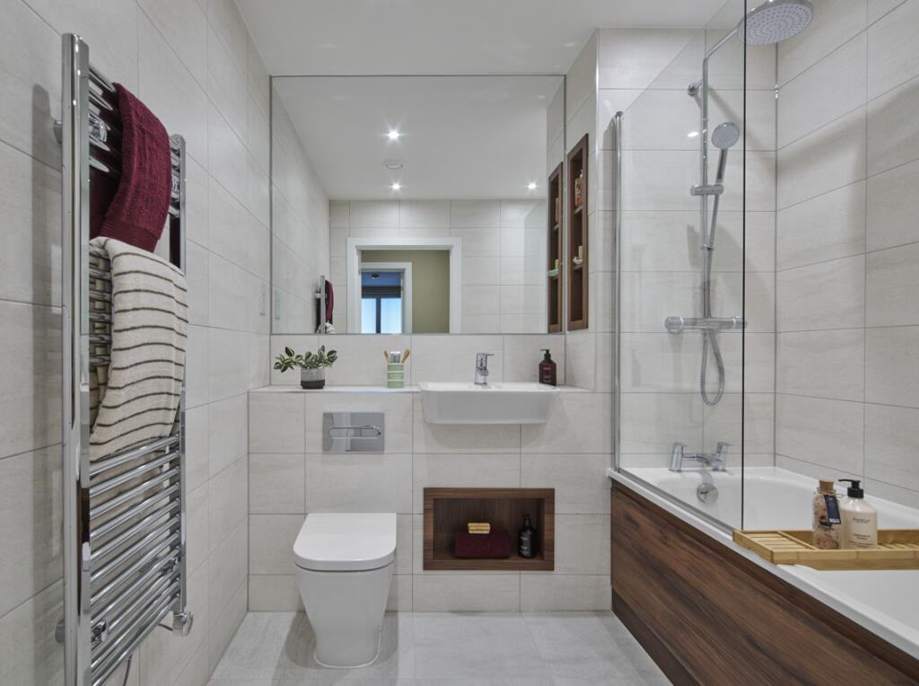 Apartment in Ilford - More