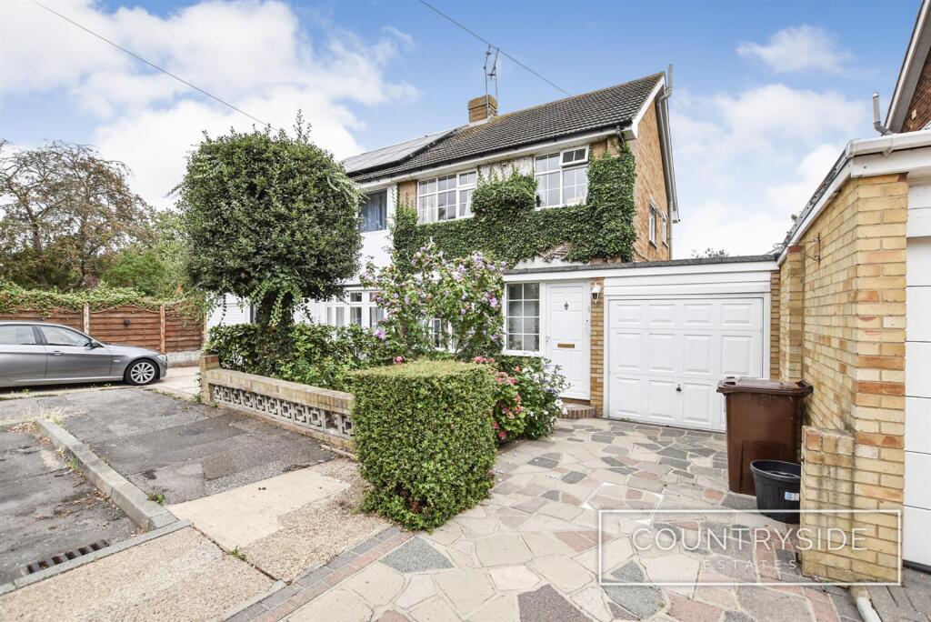 4-bed semi-detached on St. Martins Close, Benfleet, £400,000