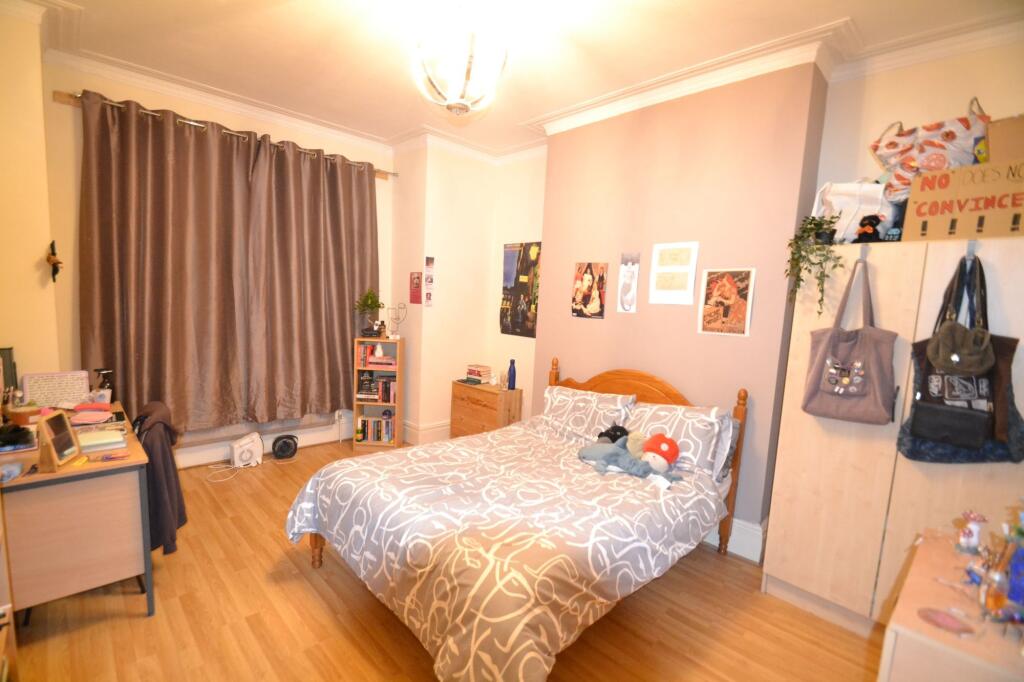 2 bedroom house share for rent