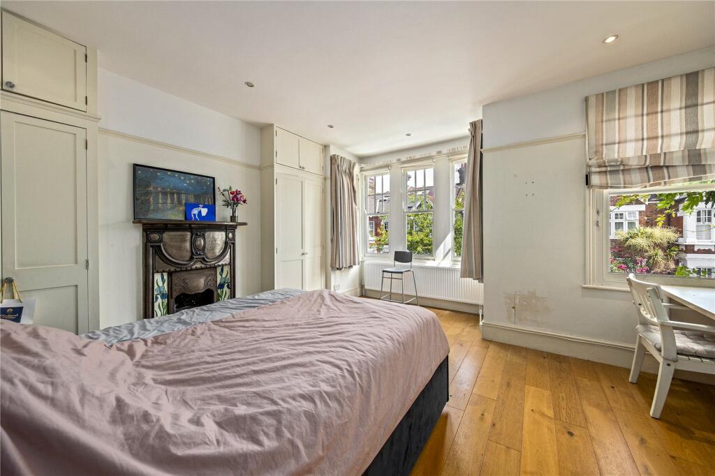 House in Twickenham - View 5