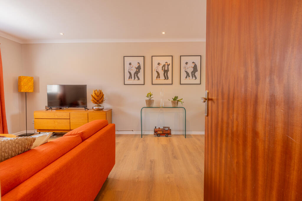 Apartment in Newport - More
