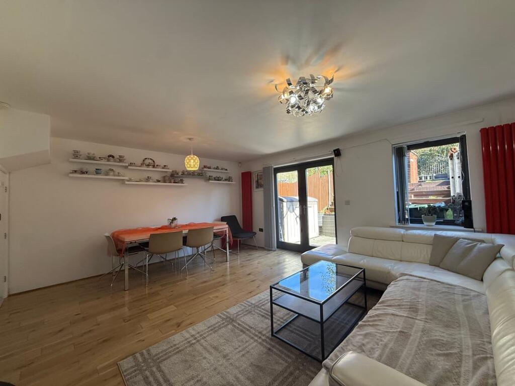 House in Rotherham, South Yorkshire - View 4