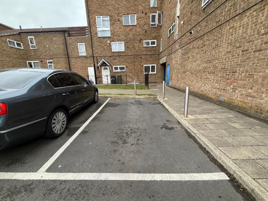 Elgar Path, Luton, LU2 photo 2
