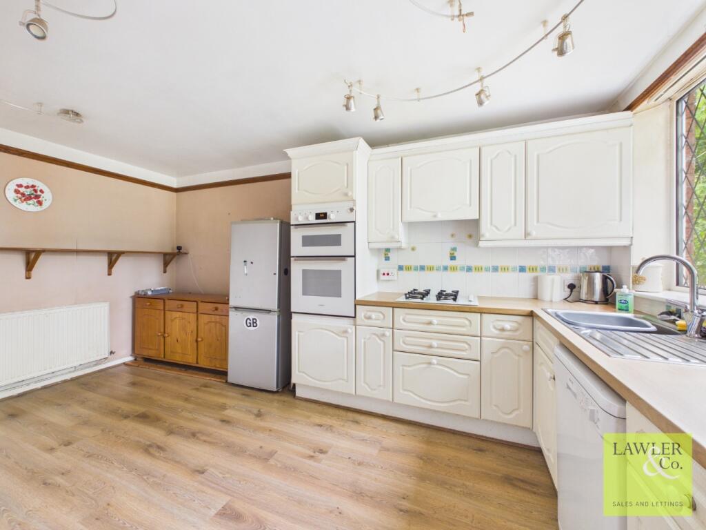 House in Stockport, Hawk Green - View 3