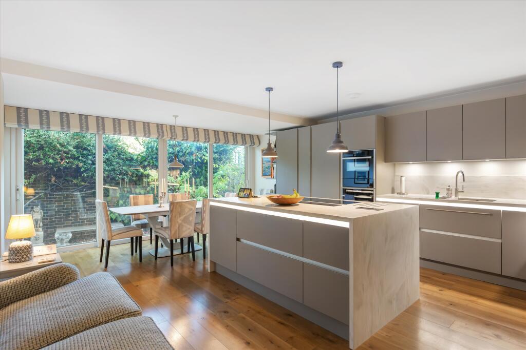 House in London - View 3