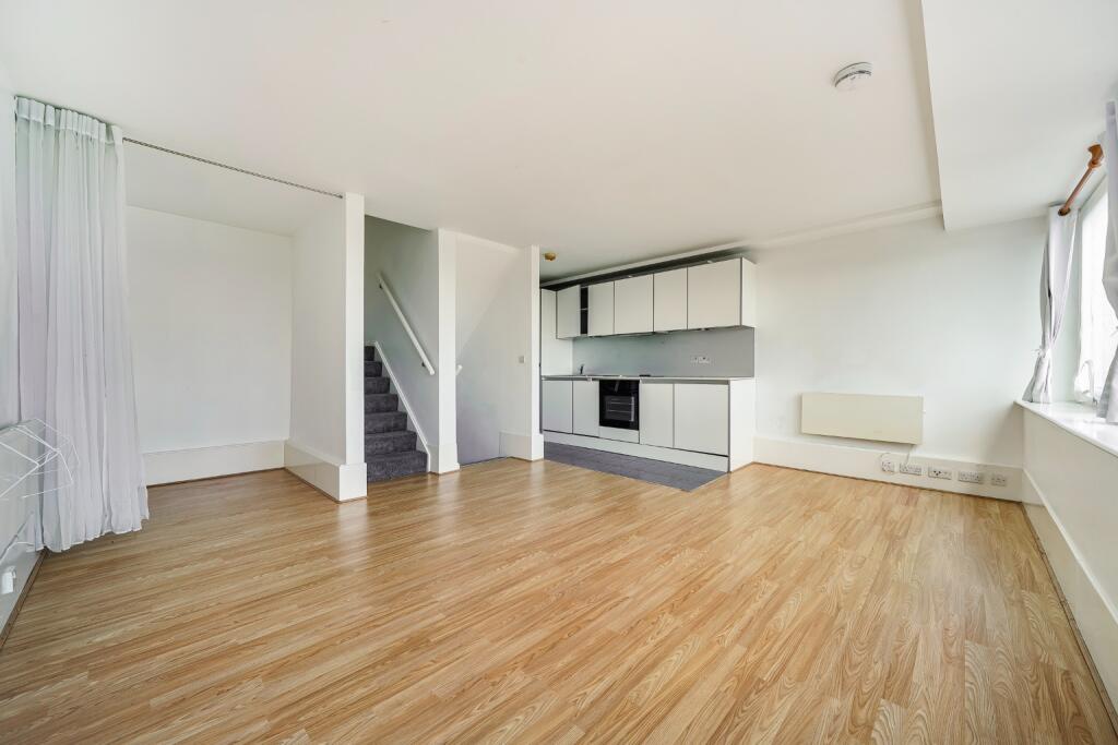 Apartment in London, Pepys Estate, New Cross - View 3