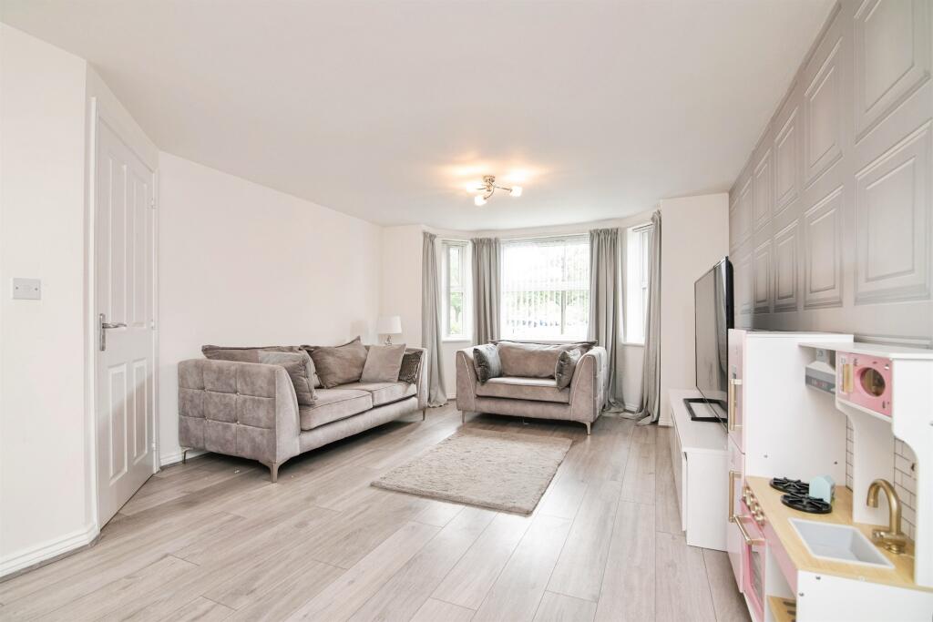 Apartment in Dudley, West Midlands - View 2