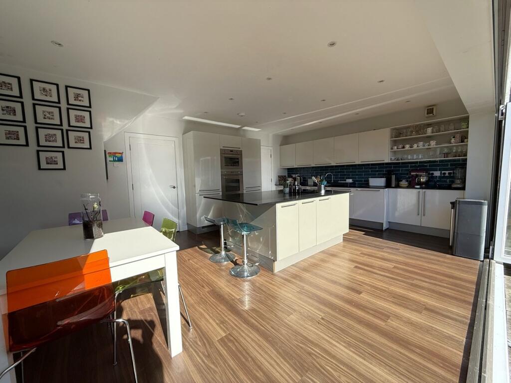 Fernside Road, Poole, BH15 photo 3