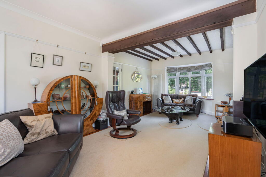 Eastwick Drive, Great Bookham photo 3