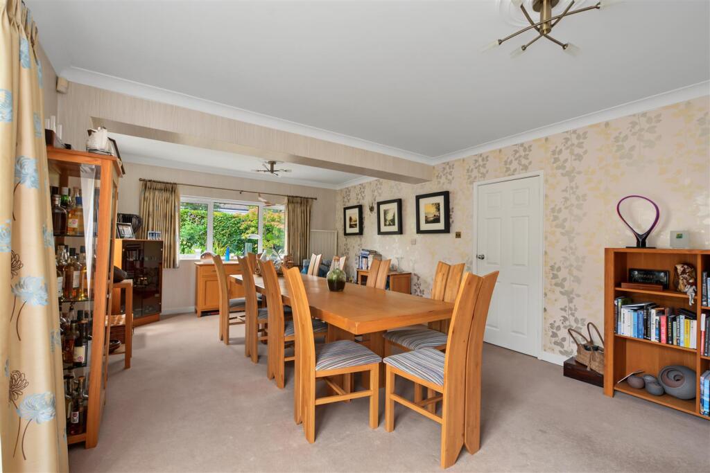 House in Nottingham, Bramcote - View 3