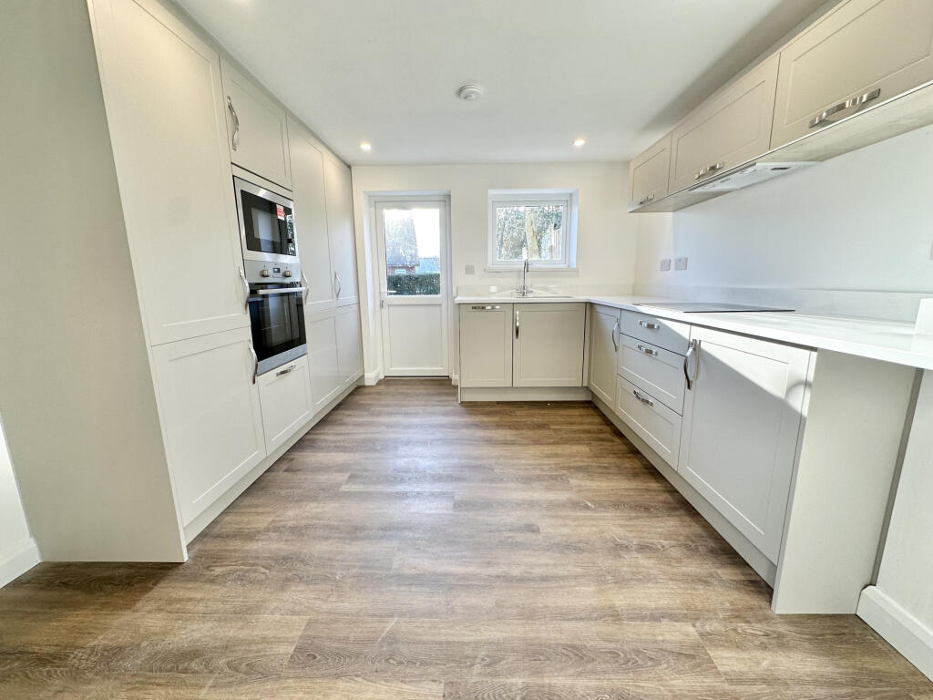 Meadow Croft Avenue,  Hambleton, FY6 photo 2