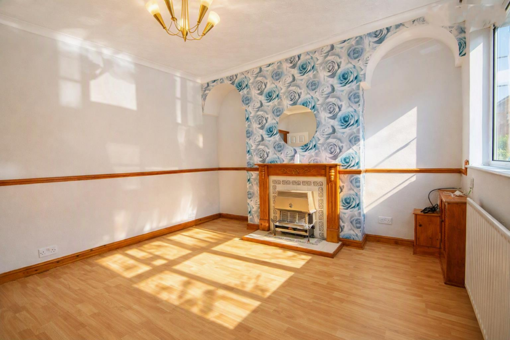 House in Wakefield, Micklefields, Glasshoughton - View 2