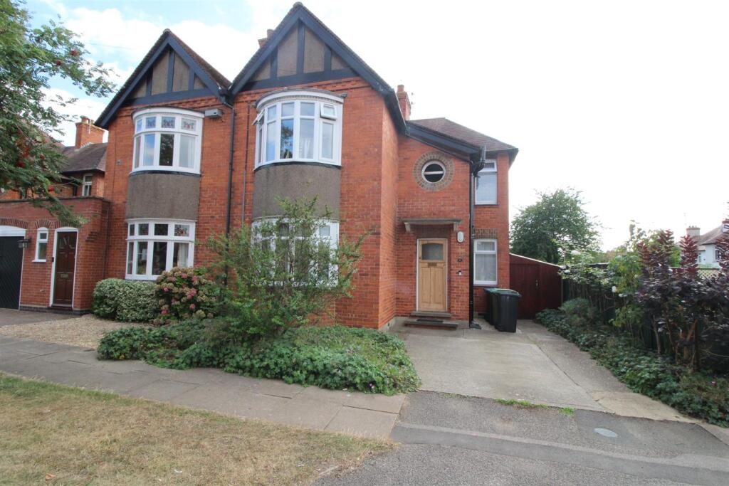 Main image of property: Blenheim Avenue, Stony Stratford, Milton Keynes, MK11 1EX