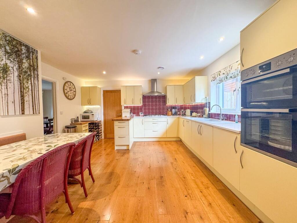 House in Houghton Conquest, Central Bedfordshire - View 5
