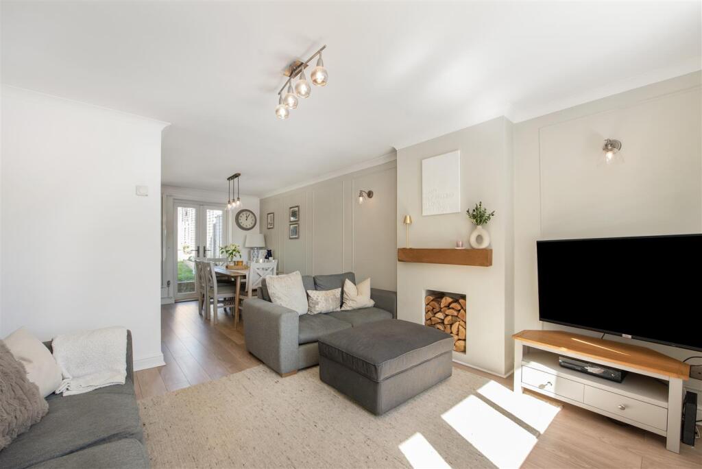 Lovage Way, Clanfield photo 3
